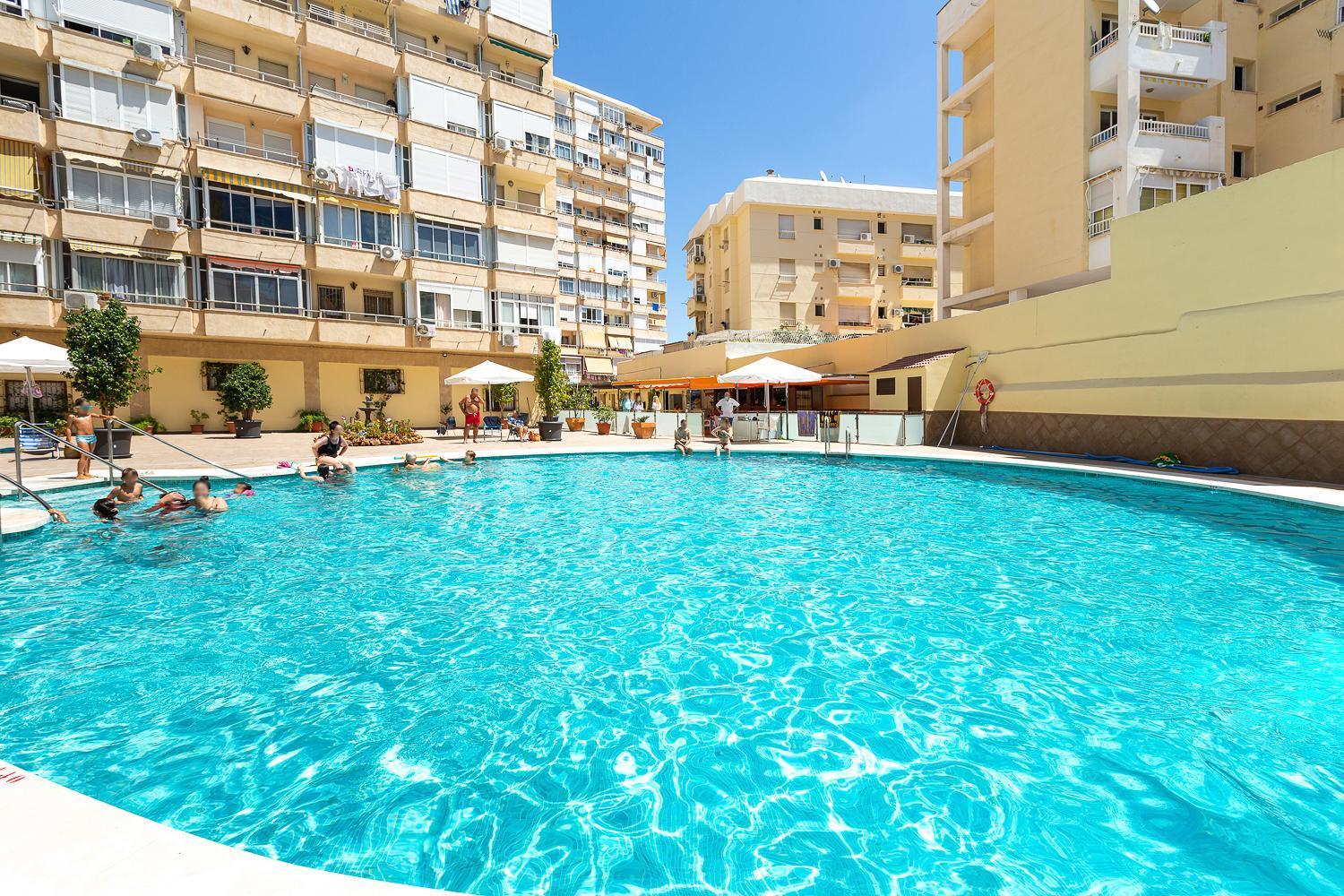 Ver1 - Terraza - 1 Dorm - Wifi - Centro A 100 Metros - Playa A 600 Metros Torremolinos Bagian luar foto