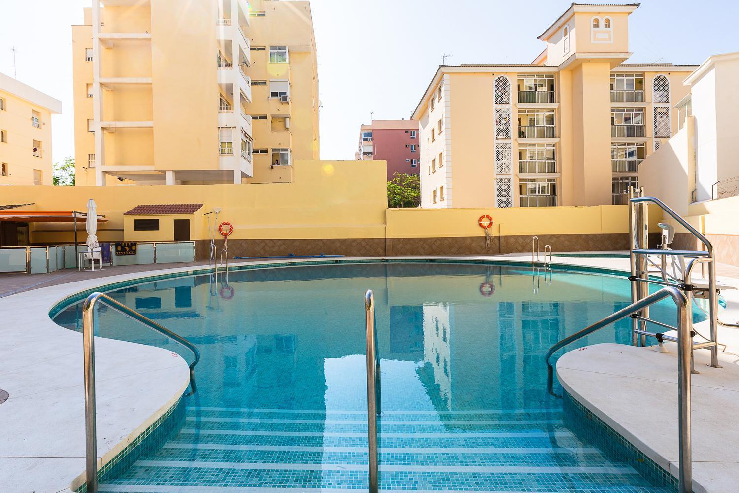 Ver1 - Terraza - 1 Dorm - Wifi - Centro A 100 Metros - Playa A 600 Metros Torremolinos Bagian luar foto