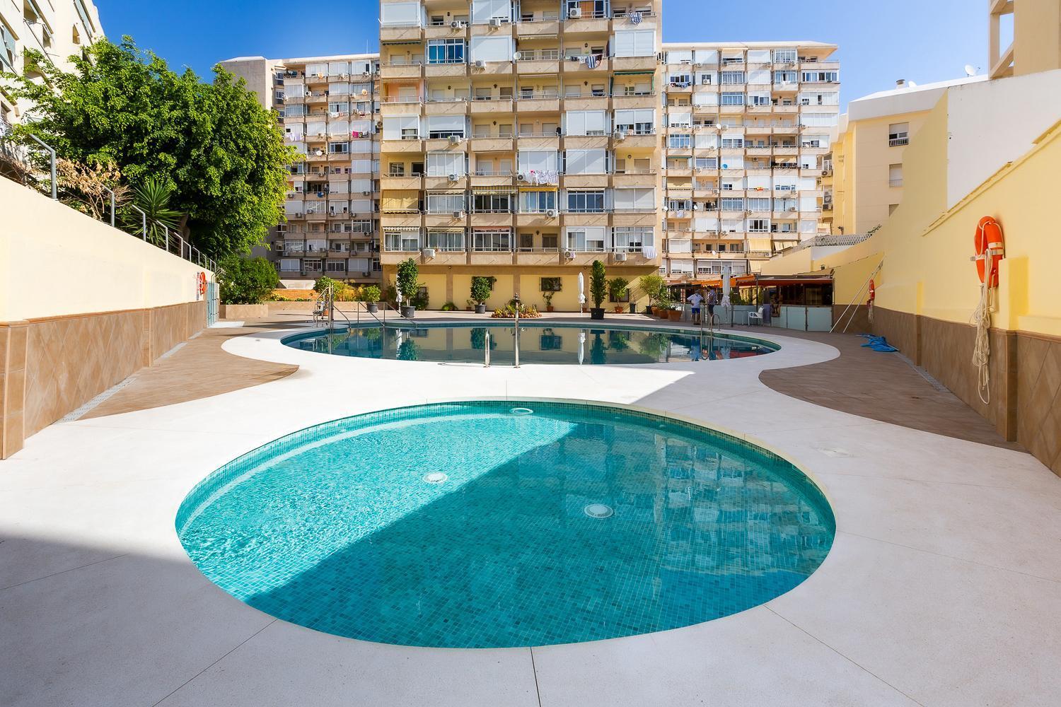 Ver1 - Terraza - 1 Dorm - Wifi - Centro A 100 Metros - Playa A 600 Metros Torremolinos Bagian luar foto